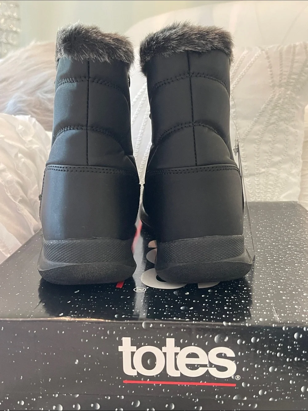 totes Black Dalia Faux-Fur Lined Winter Zip Ankle Boots, size 9.5